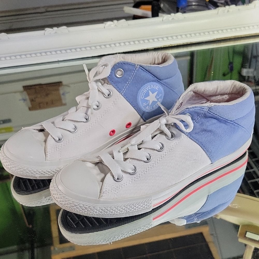 Chuck Taylor All Star Axel Varsity Club Blue/White High-Tops Red Accent. Mint